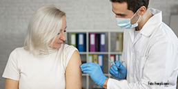 Virus influenzali e vaccini: i consigli per anziani (e non solo)