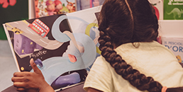 Taglio del nastro per InBiblio, biblioteca inclusiva per bambini
