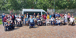 Festa per "Inno", il pulmino elettrico donato da Innovatec