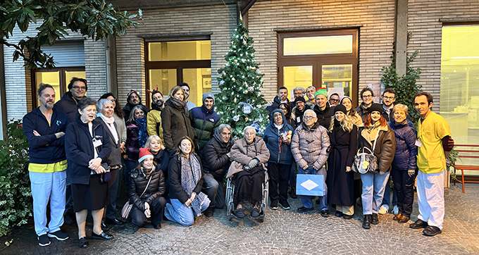 NATALE, L'ALBERO AL "GIROLA" GRAZIE AI VOLONTARI AUDITEL